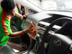 perawatan-interior-mobil-perlu-dilakukan-berkala_20160224_013746.jpg