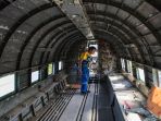 perawatan-pesawat-replika-dacota-dc-3-seulawah-ri-001-aceh_20180402_160929.jpg