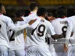 perayaan-gol-pemain-ac-milan-usai-kessie-cetak-gol-ke-gawang-benevento.jpg