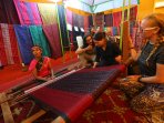 perayaan-hari-ulos-di-medan_20161017_195809.jpg