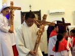 perayaan-jumat-agung-di-medan_20170415_002248.jpg