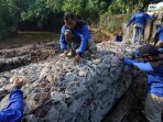 perbaikan-tanggul-jebol-di-kemang_20160901_183645.jpg