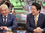 perdana-menteri-jepang-shinzo-abe-dan-hitoshi-matsumoto_20160416_120314.jpg