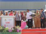perempuan-pingsan-setelah-bertemu-presiden-jokowi_20190308_150157.jpg