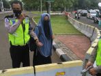 perempuan-terobos-istana-presiden-membawa-senpi-jenis-fn_20221025_102602.jpg