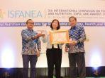 pergizi-pangan-indonesia-menobatkan-le-minerale-sebagai-produk-amdk-inovatif.jpg
