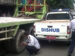 perhubungan-dishub-dki-jakarta-yang-tengah-melakukan-razia-parkir-liar_20141127_140407.jpg