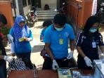 periksa-ikan_20160603_130631.jpg<pf>periksa-ikan_20160603_130757.jpg