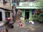 perkampungan-di-rawajati-pancoran-tergenang-banjir-dari-luapan-kali-ciliwung_20180205_142036.jpg