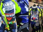 perlengkapan-valentino-rossi-yang-tidak-main-main-harganya_20181016_123938.jpg