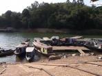 permukaan-air-waduk-riam-kanan-terus-menyusut-2_20151003_111325.jpg