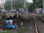 permukiman-pinggir-rel-warga-kampung-bayam_20220605_052931.jpg