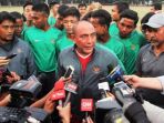 pernah-viral-usir-ibu-ibu-pendemo-gubernur-sumatera-utara-sekaligus-ketua-umum-pssi-tampar-suporter_20180923_122832.jpg