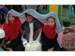 pernikahan-pria-dengan-dua-wanita-sekaligus.jpg