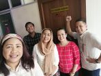 perpisahan-eva-kusuma-sundari-dengan-stafnya_20190928_230556.jpg