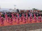 persatuan-ibu-bhayangkari-mengikuti-defile-karnaval-kebhinekaan.jpg