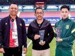 persebaya-aji-santoso-dan-taisei-marukawa.jpg