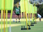 persebaya-kembali-gelar-latihan-fisik_20230926_222612.jpg