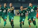 persebaya-surabaya-bergembiraaaa_20170922_182758.jpg