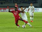 persebaya-surabaya-libas-persis-solo-4-3-di-stadion-manahan_20230625_155225.jpg