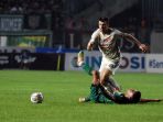 persebaya-surabya-dibungkam-persija-jakarta-0-1_20230406_000556.jpg