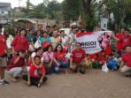 persekutuan-doa-alumni-iisip-jakarta-maknai-kemerdekaan-ri-ke-73-bagikan-sembako-untuk-pemulung_20180818_015355.jpg