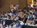 perselisihan-anggota-dewan-di-taiwan-saat-rapat-parlemen.jpg