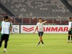 persiapan-timnas-indonesia-jelang-melawan-timor-leste_20181112_212847.jpg