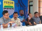 persib-bandung-carlton-cole_20170330_105917.jpg