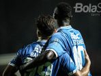persib-bandung-ezechiel-ndouassel-dan-jonathan-bauman-vs-psm-makassar_20181101_205221.jpg