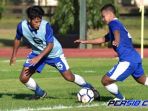 persib-bandung-indra-mustafa-dan-gian-zola-nasrulloh_20171226_145116.jpg
