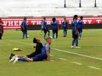 persib-bandung-jalani-persiapan-jelang-melawan-persebaya-di-bali_20191018_011208.jpg
