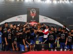 persib-bandung-juara-i-piala-presiden-ri-2015_20151018_223531.jpg