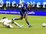 persib-bandung-kalahkan-persija-jakarta-skor-1-0_20230111_211334.jpg