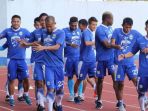 persib-bandung-latihan-di-stadion-sport-jabar-arcamanik_20180904_025142.jpg