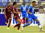 persib-bandung-lumat-psm-makassar-5-2_20191222_223213.jpg