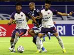 persib-bandung-menang-atas-persita-tangerang-berkat-gol-penalti_20220109_014608.jpg