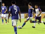 persib-bandung-menang-atas-persita-tangerang-berkat-gol-penalti_20220109_021205.jpg