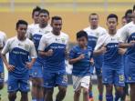 persib-bandung-pemanasan_20141230_222310.jpg