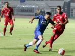 persib-bandung-sementara-ungguli-semen-padang_20170311_204240.jpg