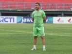 persib-bandung-uji-coba-lapangan-jelang-laga-kontra-borneo-fc_20190423_214857.jpg