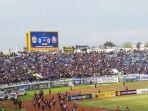 persib-bandung-vs-arema-fc-dijalak.jpg