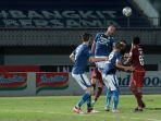persib-bandung-vs-borneo-fc_20210923_201554.jpg