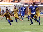 persib-jalani-pertandingan-ujicoba-di-bandung_20180108_195614.jpg