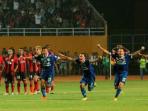 persib-juara-adu-penalti_20141219_125532.jpg