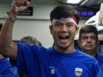 persib-merayakan-kemerdekaan-ke-77-republik-indonesia-di-dalam-kereta-api.jpg