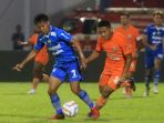 persib-tahan-borneo-fc-samarinda-skor-1-1-di-laga-liga-1_20231023_091647.jpg