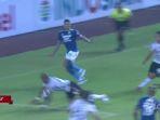 persib-vs-bali-united-handsball-leonard-tupamahu.jpg