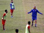 persiba-berlatih-di-bawah-pelatih-baru-jelang-hadapi-sriwijaya_20170508_182519.jpg