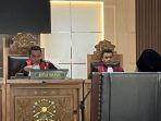 persidangan-perdana-kasus-komisioner-kpu-wonosobo-riswahyu-raharjo.jpg
